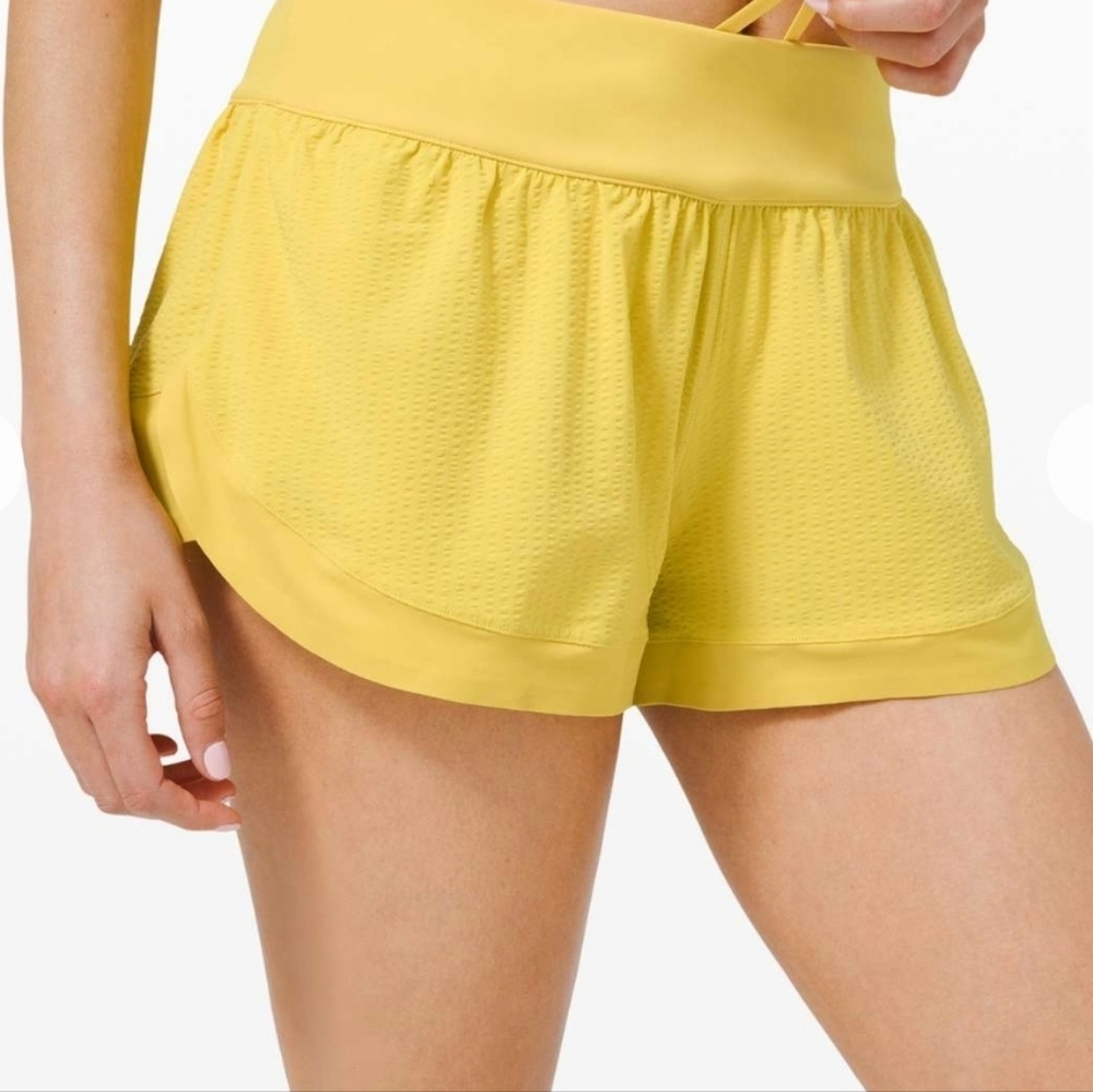 Lululemon Calm Tides Run Short Women's 6 Lined, EUC